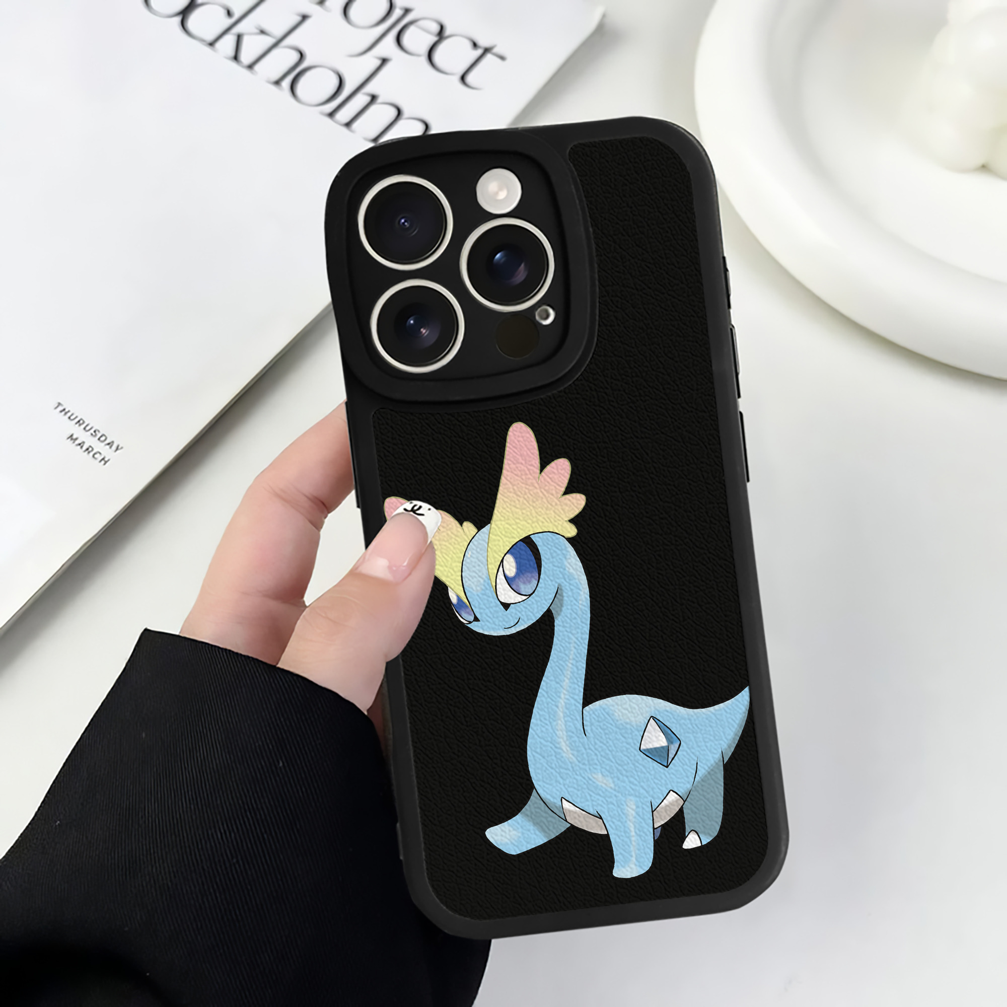（画像用） ポケットモンスター Pokémon 【iPhone 16シリーズ対応】シリコンスマホケース（レザー調） 材質：シリコン